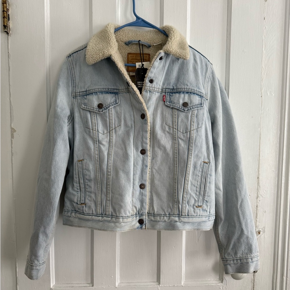 NWT Levi’s Sherpa Denim Jacket - Large